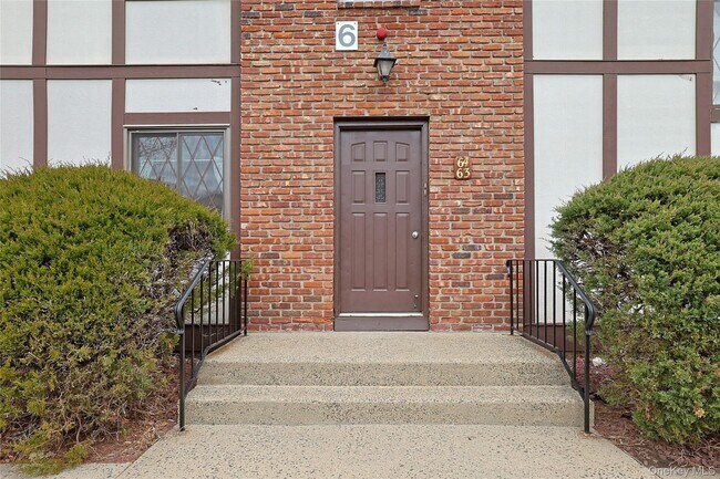 Building Photo - 135 W Nyack Rd