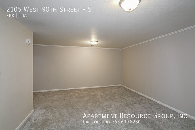 Building Photo - 2105 W 90th St