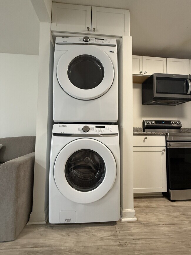 Building Photo - 2 Bedroom Renovated Unit – Walk to Meharry & Fisk Downtown Nashville