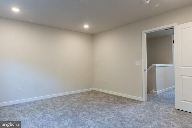 Building Photo - 113 Four Leaf Dr