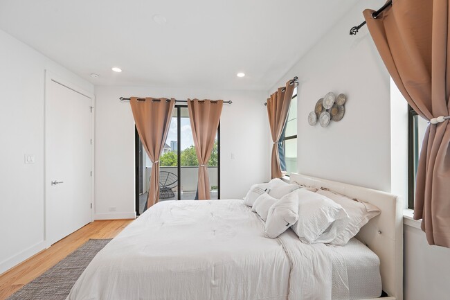 Building Photo - 2239 N MacGregor Way