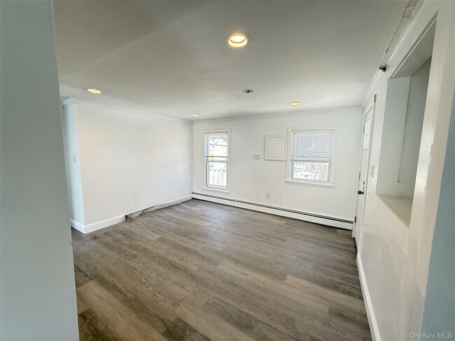 Building Photo - 610 Laurelton Blvd