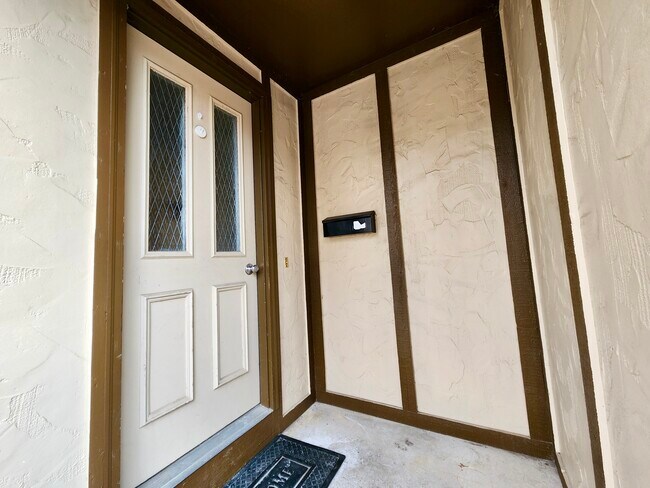 Building Photo - 34 Orchard St