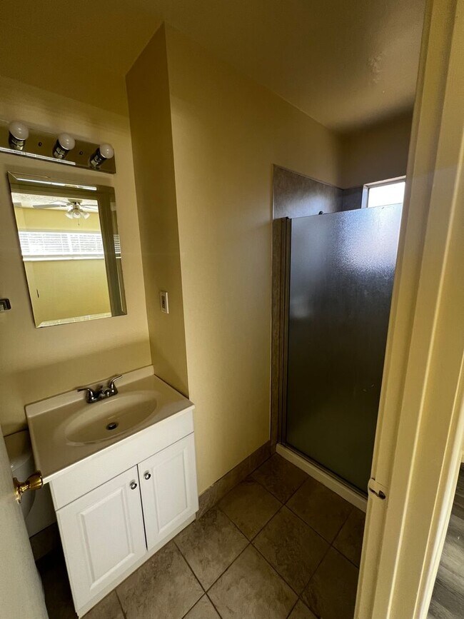 Building Photo - 5335 Castle St