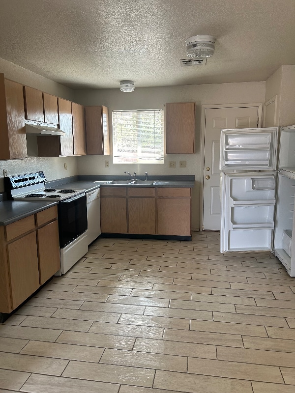 Building Photo - 220 N Jones St