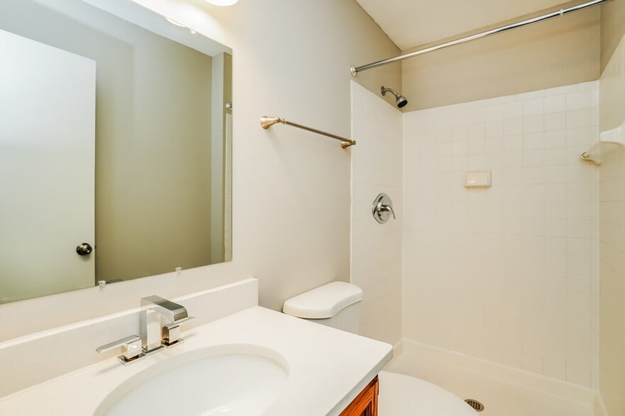 Building Photo - 8437 Papillon Ave