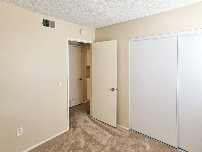 Building Photo - Chula Vista Twin Home