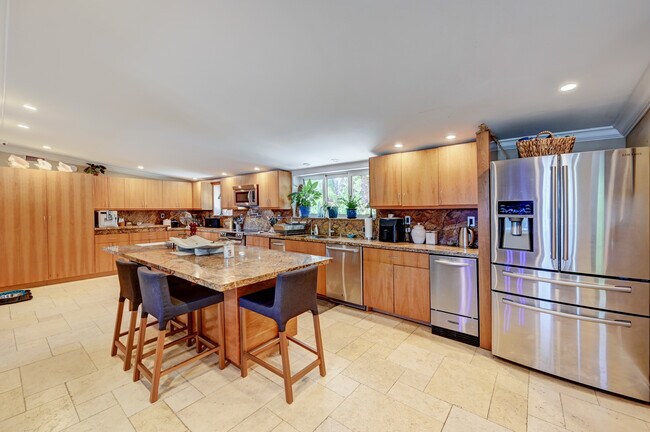 Building Photo - 2150 Tanbark Ln