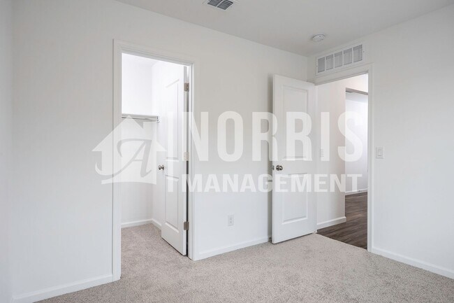 Building Photo - 1131 E Brookwood Dr