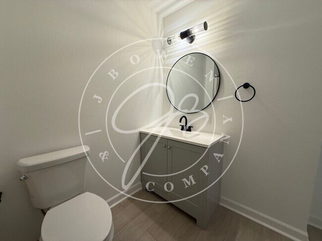 Building Photo - "Discover Spacious Comfort: Modern 3-Bed, 2-Bath in Maumee School District.