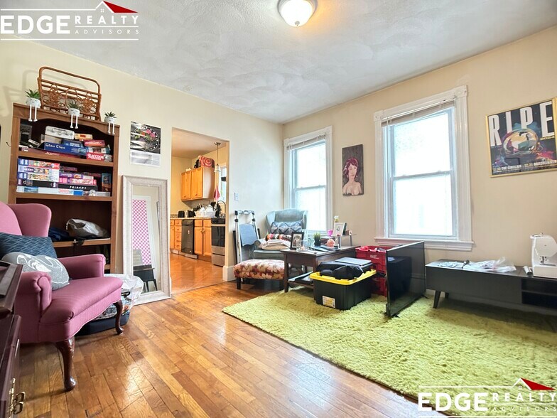 Building Photo - 157 Murdock St