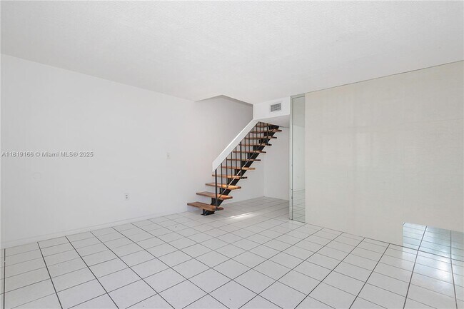 Building Photo - 1082 W 79th St