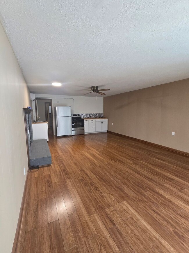 Building Photo - 404 E Hopi St