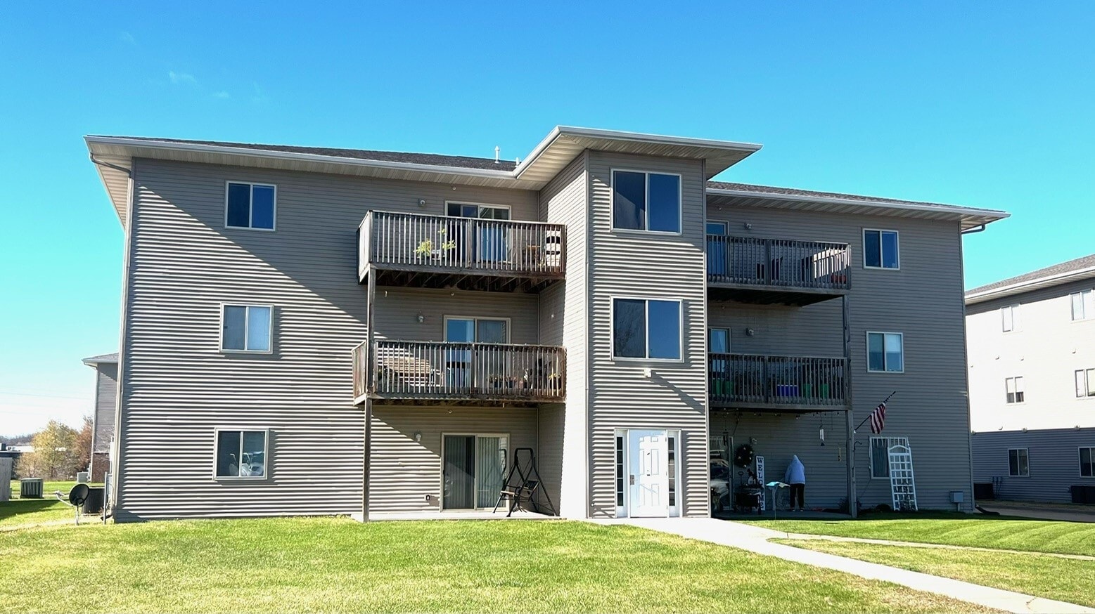 Exterior of Building - 131 Oakridge Ave