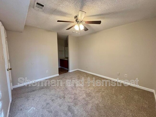 Building Photo - 104 Commons Dr