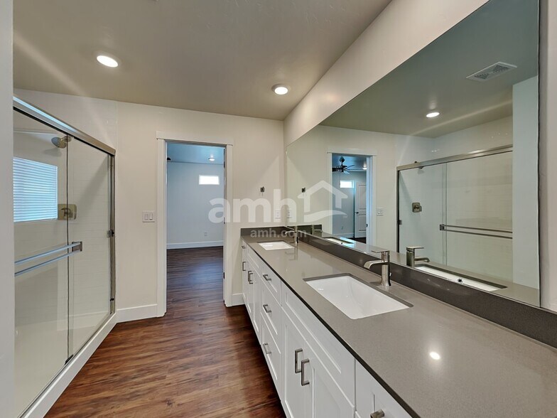 Building Photo - 4089 N Keklik Ave