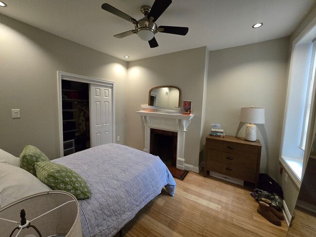 Building Photo - Beautiful bright modern 1 bedroom in the h...