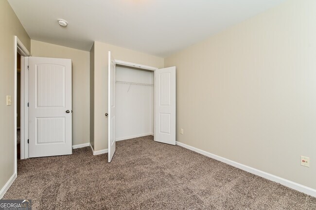 Building Photo - 633 Stevens Pl