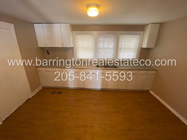 Building Photo - 913 Green St