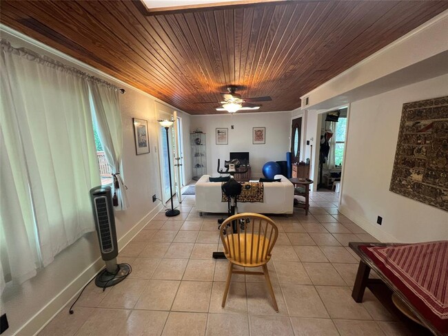 Building Photo - 5006 Rowena Ave