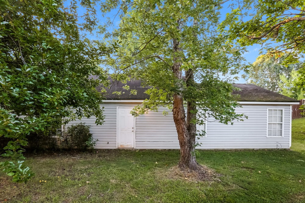 Building Photo - 3084 Champion Ln SW