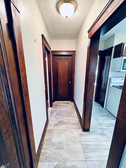 Building Photo - 16 Davis Ave