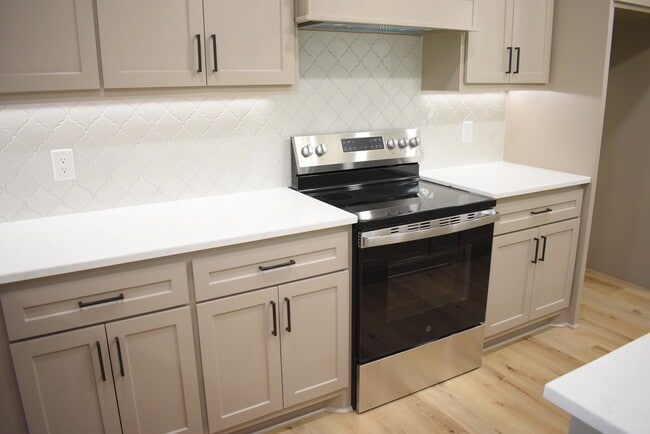 Building Photo - 2713 Sullivan Dr
