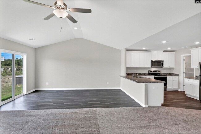 Building Photo - 807 Red Berry Ln