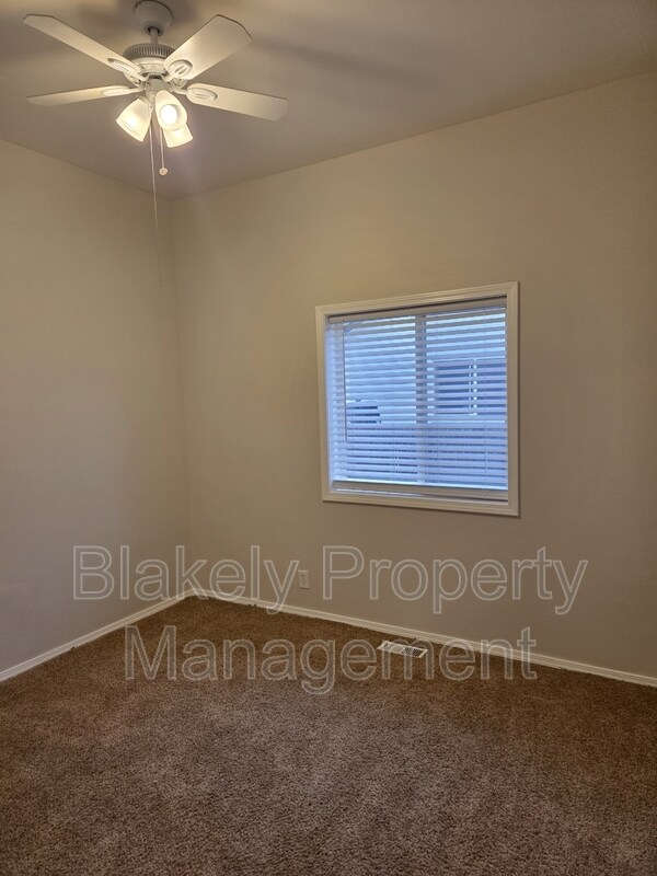 Building Photo - 917 W Greenhead St