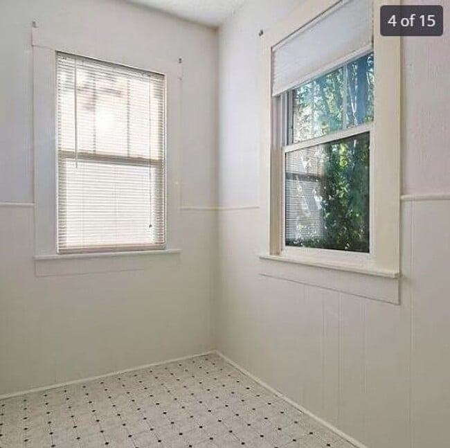 Building Photo - Cute & Clean 2-Bedroom Home for Rent Charming Updates & Great Amenities!