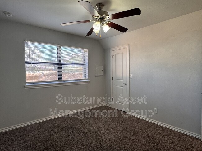 Building Photo - 1429 NW 24th St