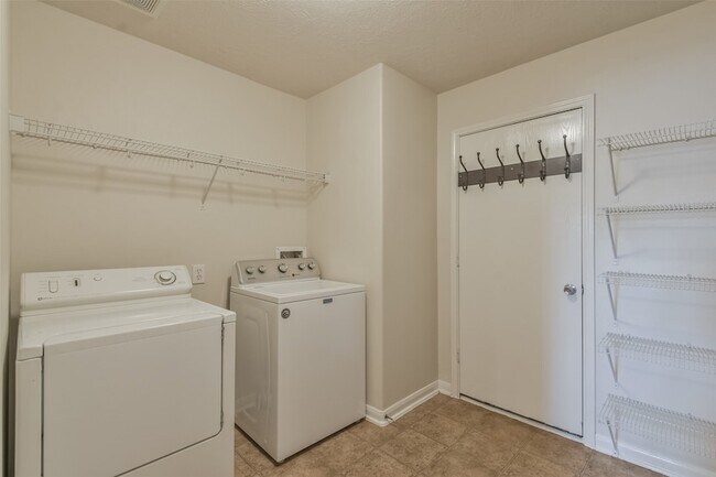 Building Photo - 7934 Blue Wahoo Ln