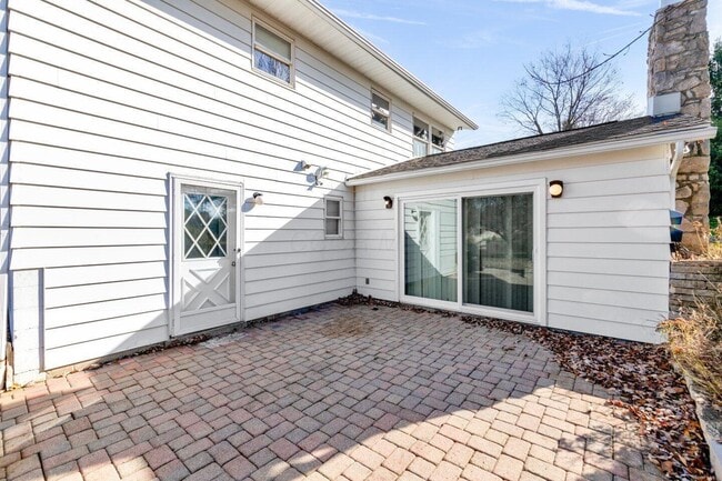 Building Photo - 49 Commanche Ct