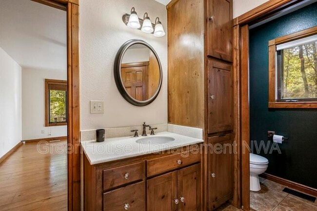 Building Photo - 8984 Falls Hollow Rd