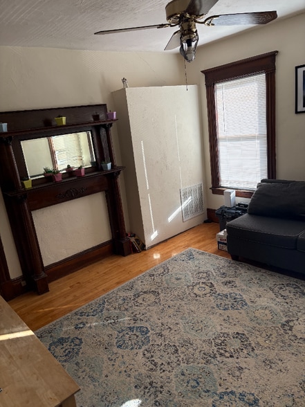 Building Photo - 193 Vernon St