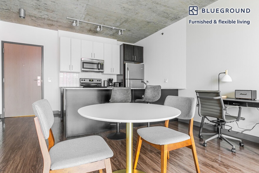 Building Photo - 601 W Jackson Blvd