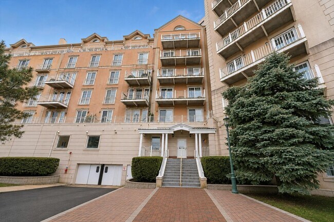 Building Photo - 100 Shearwater Ct E
