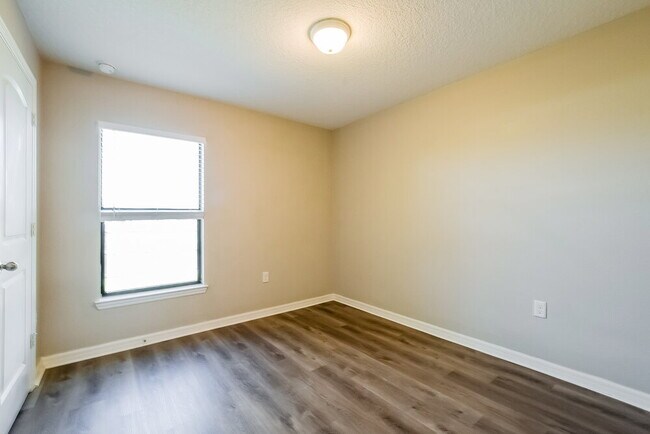 Building Photo - 2353 Bexley Dr