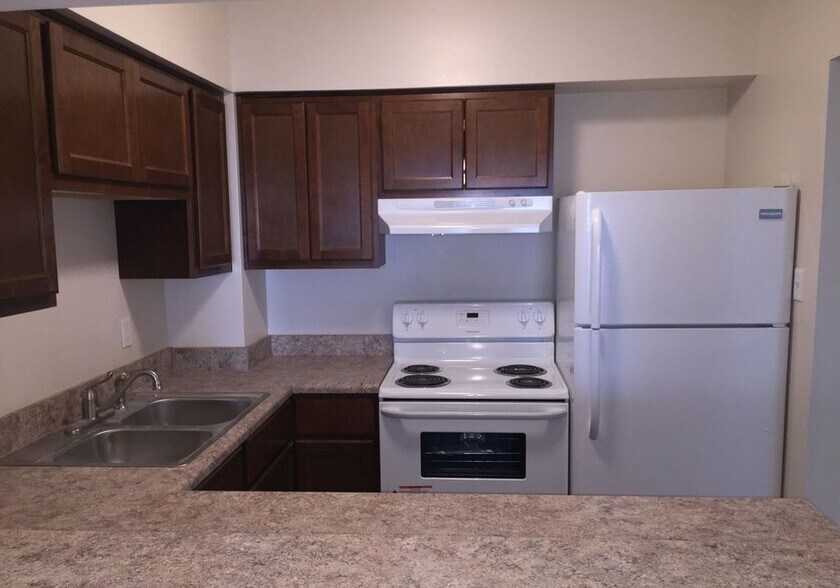 Building Photo - 2715 Riverside Dr