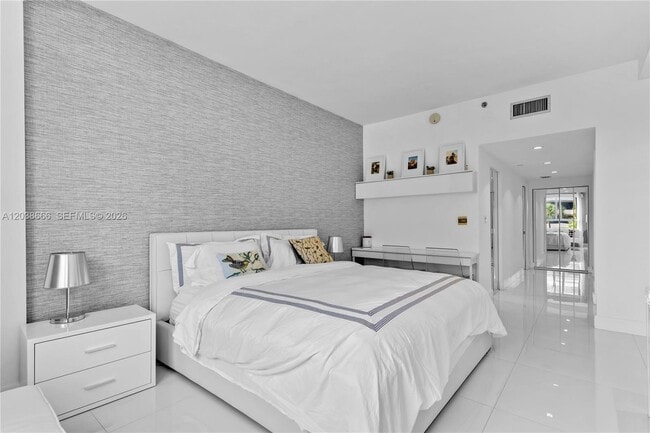 Building Photo - 251 Crandon Blvd