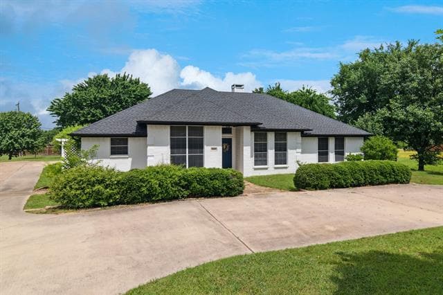 Building Photo - 16435 Red Oak Cir N