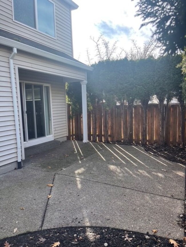 Building Photo - Beautiful 3 bed 2.5 home in Oak Hills! Was...
