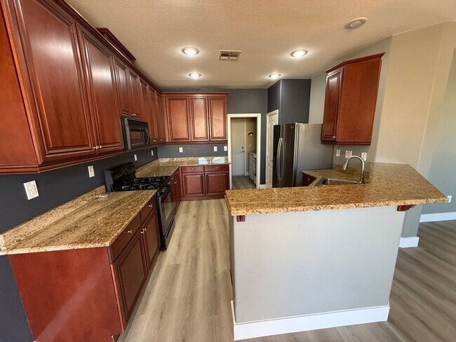 Building Photo - Beautiful 2-Story Townhome in Gated Area w...