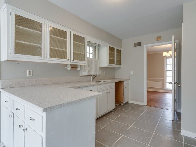 Building Photo - Completely redone luxury 3 bedroom rental ...