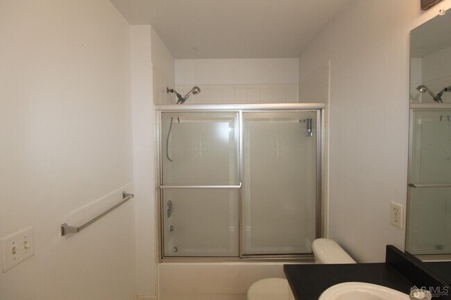 Building Photo - 27 Pin Oak Dr