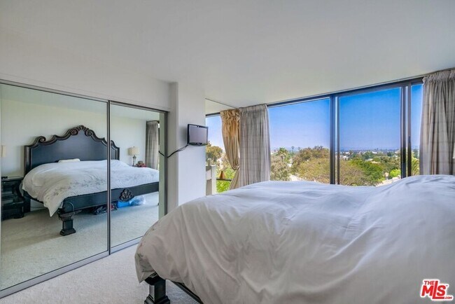 Building Photo - 4337 Marina City Dr