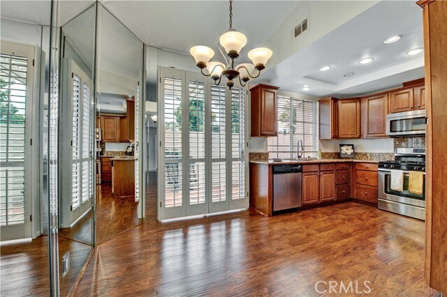 Building Photo - 58 Almador