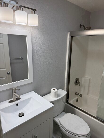 Building Photo - 3177 Dehesa Rd