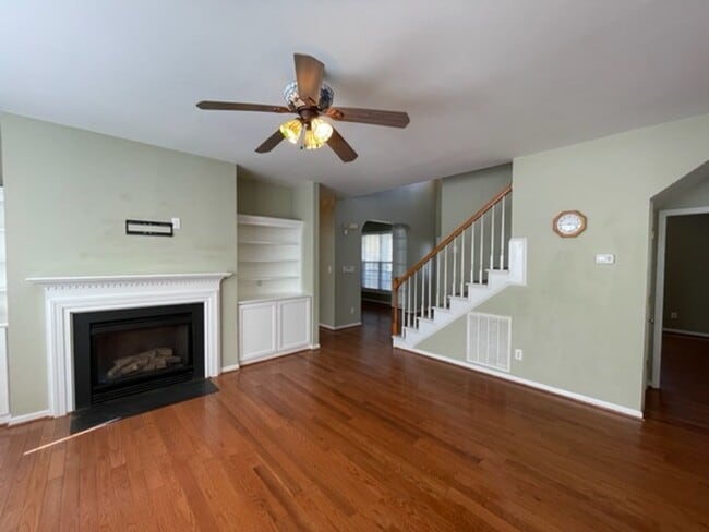 Building Photo - Amazing Hillsborough Home!