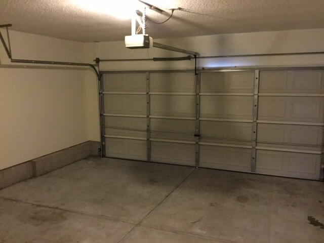 Building Photo - 5013 Springdale Dr